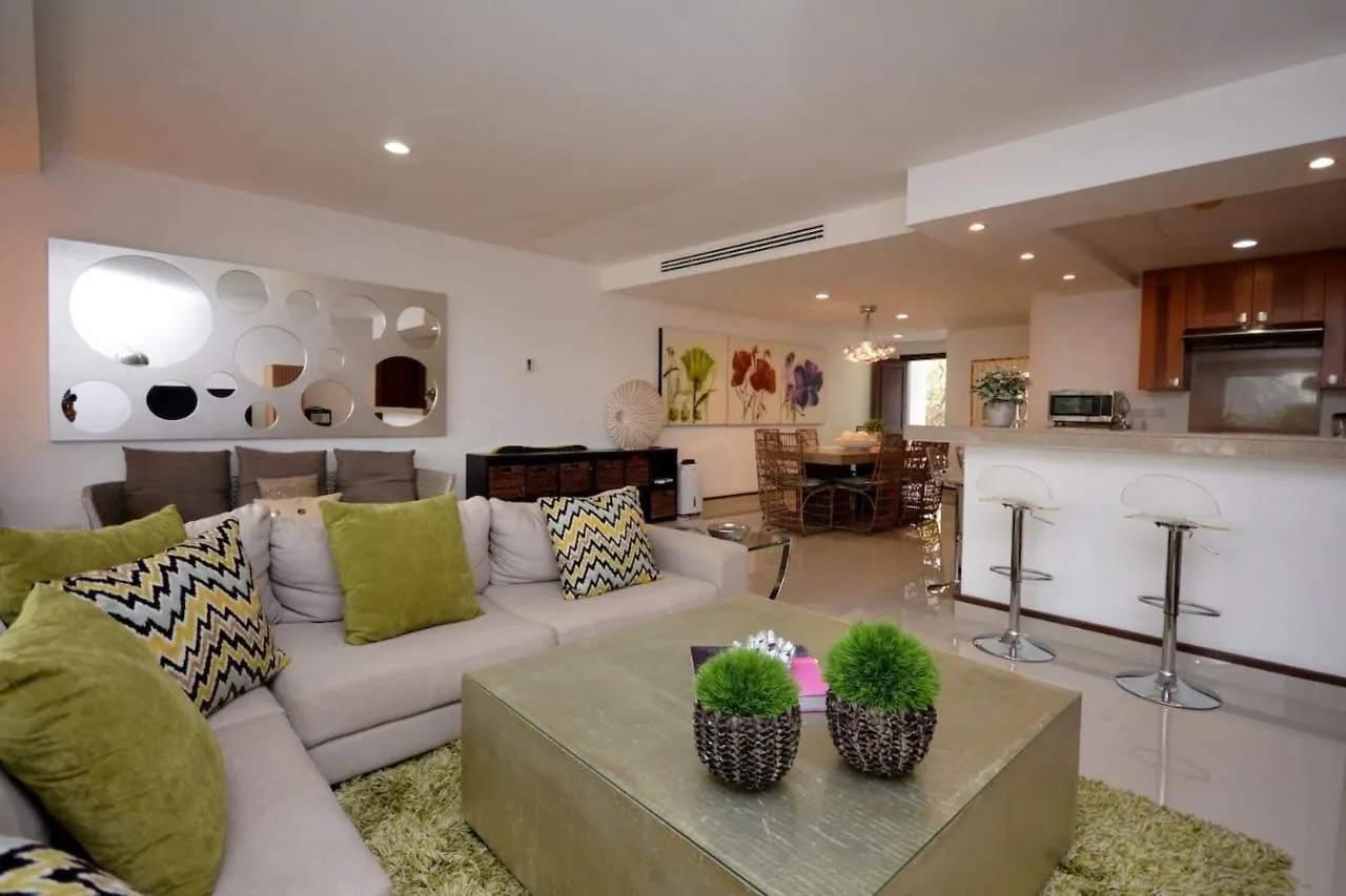 Quadra Deluxe Apartments Mamitas Zone! By Yeah Playa del Carmen México